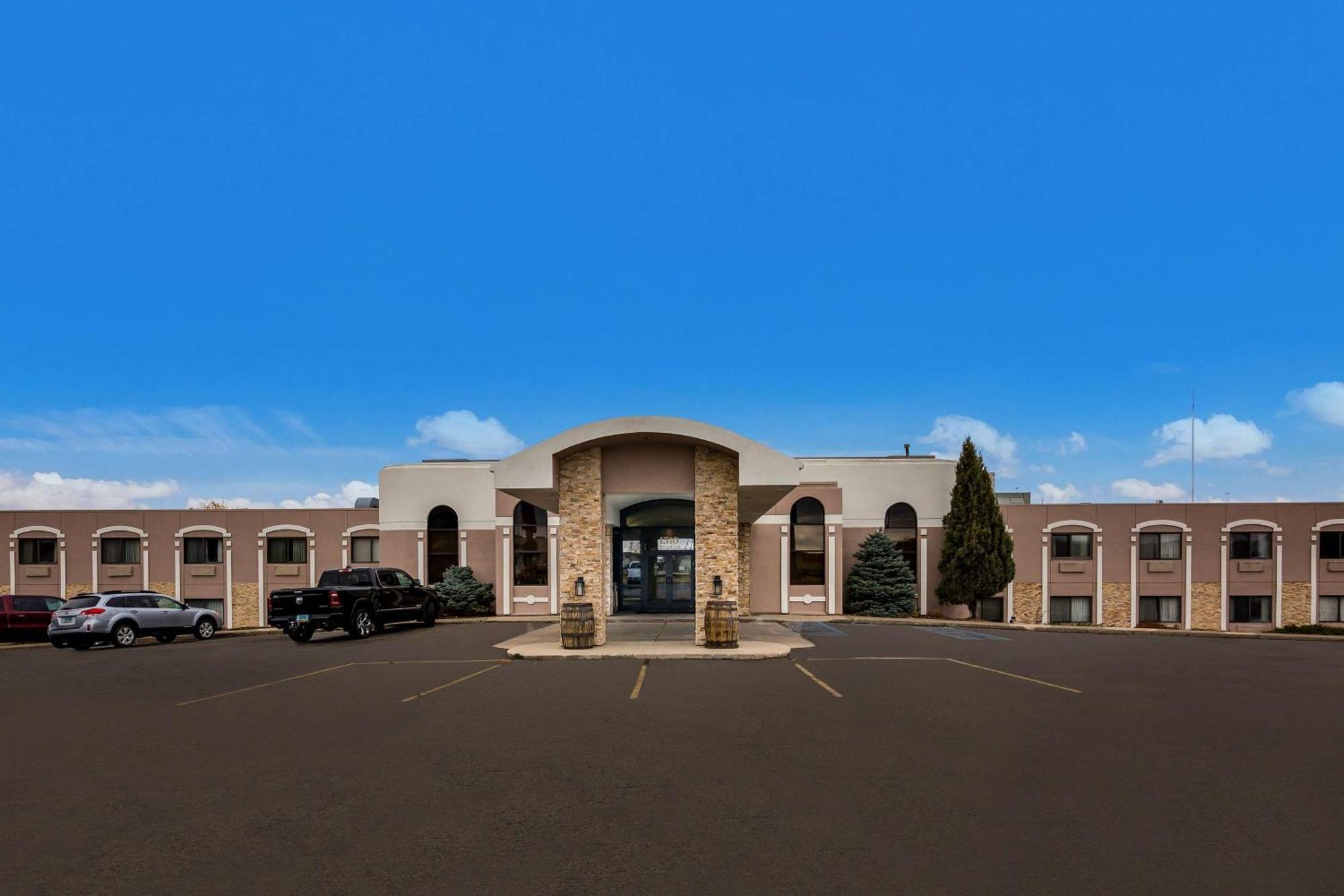 Revel Hotel Minot - Surestay Collection By Best Western Exterior foto