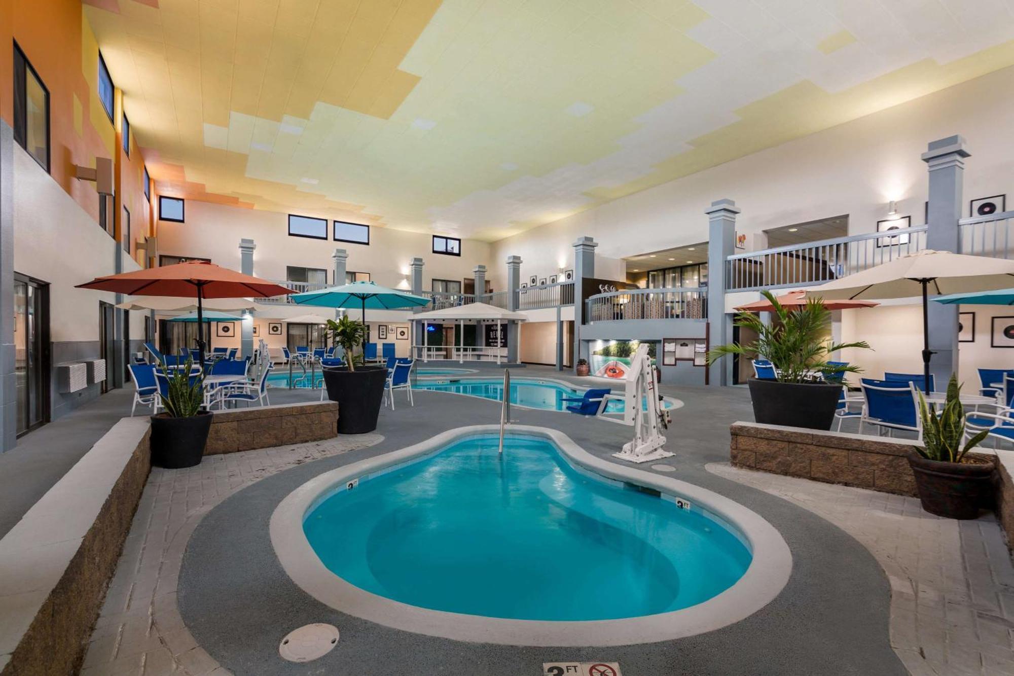 Revel Hotel Minot - Surestay Collection By Best Western Exterior foto