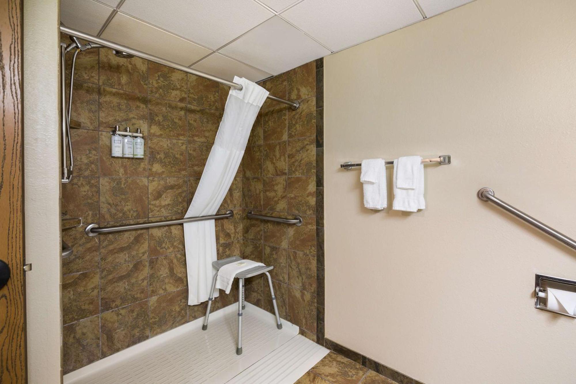 Revel Hotel Minot - Surestay Collection By Best Western Exterior foto