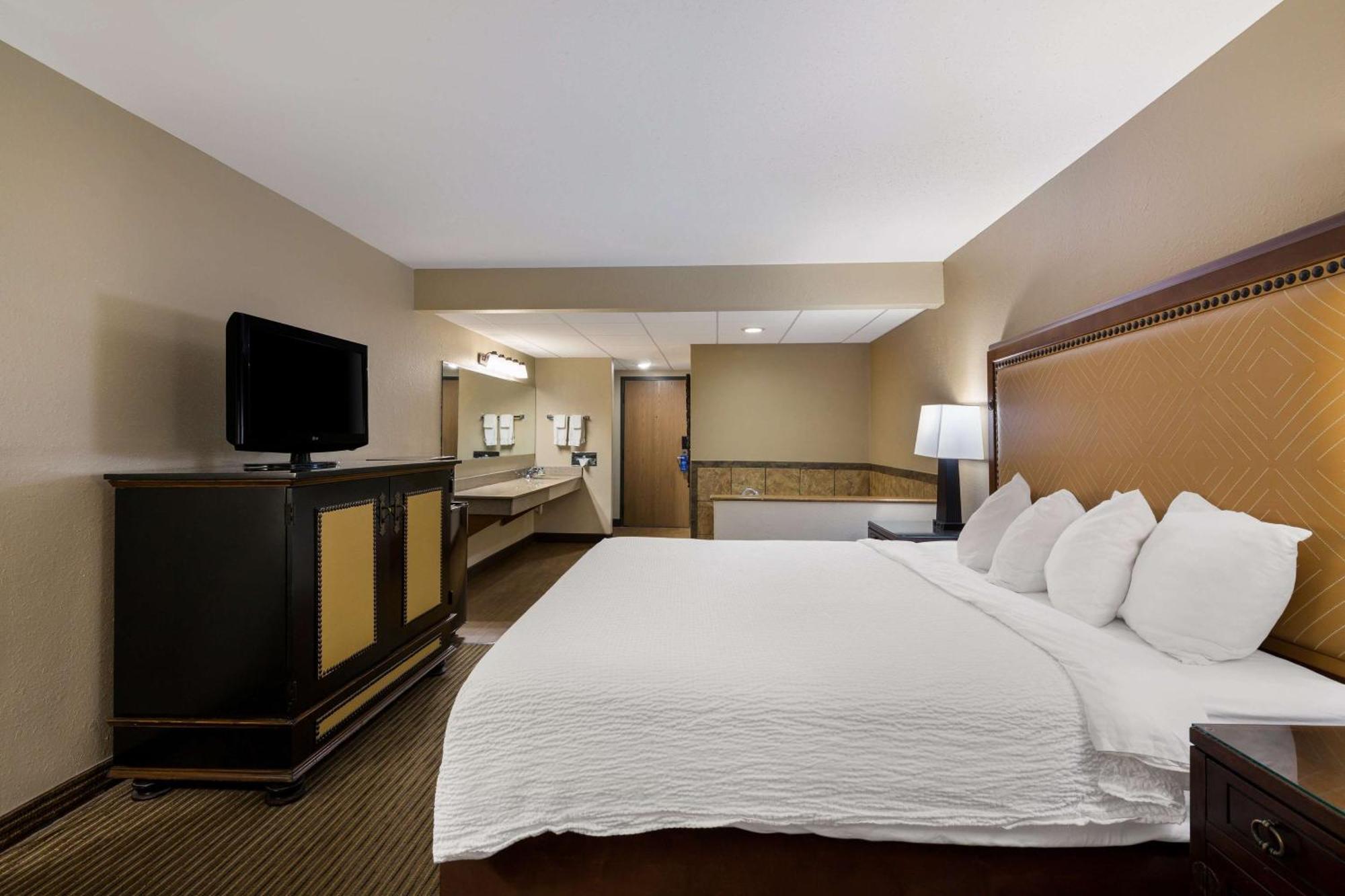 Revel Hotel Minot - Surestay Collection By Best Western Exterior foto