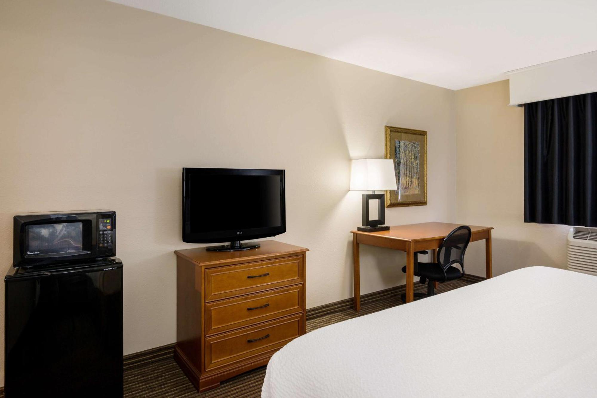 Revel Hotel Minot - Surestay Collection By Best Western Exterior foto