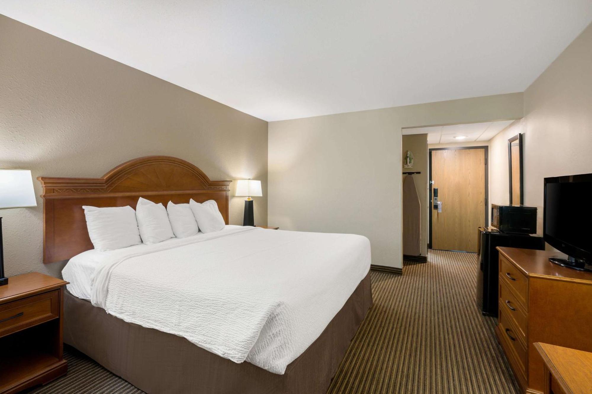 Revel Hotel Minot - Surestay Collection By Best Western Exterior foto