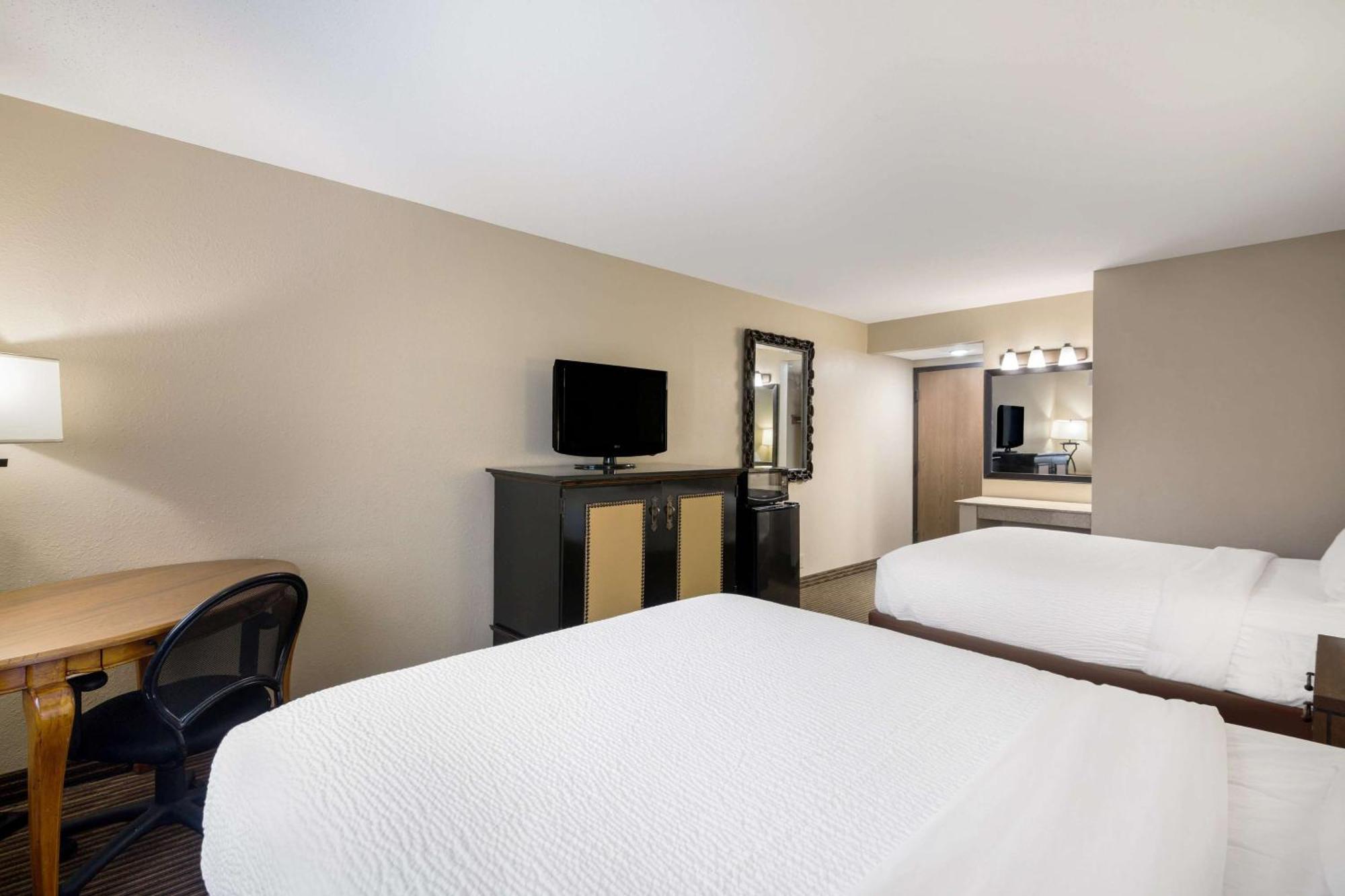 Revel Hotel Minot - Surestay Collection By Best Western Exterior foto