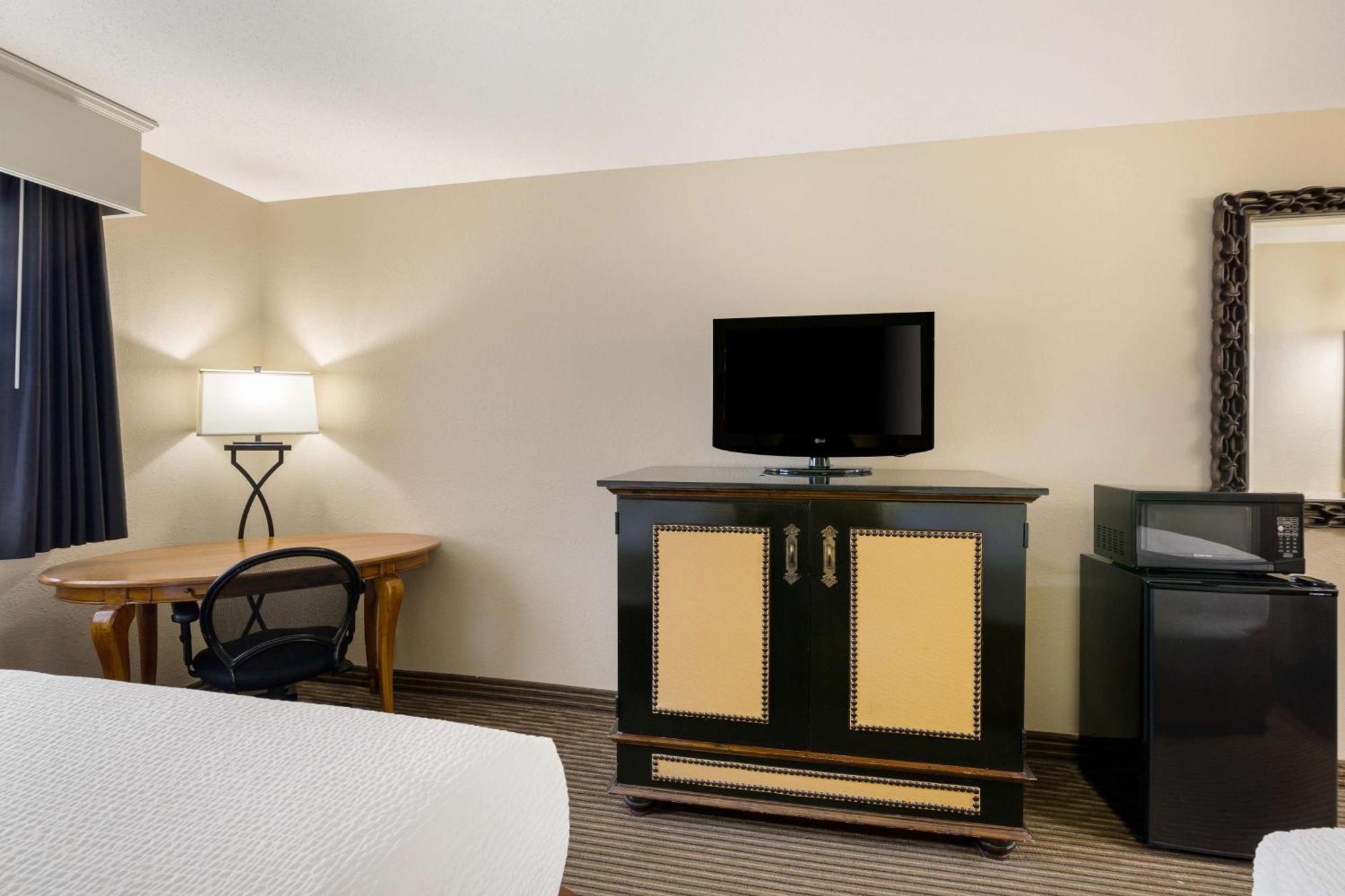 Revel Hotel Minot - Surestay Collection By Best Western Exterior foto
