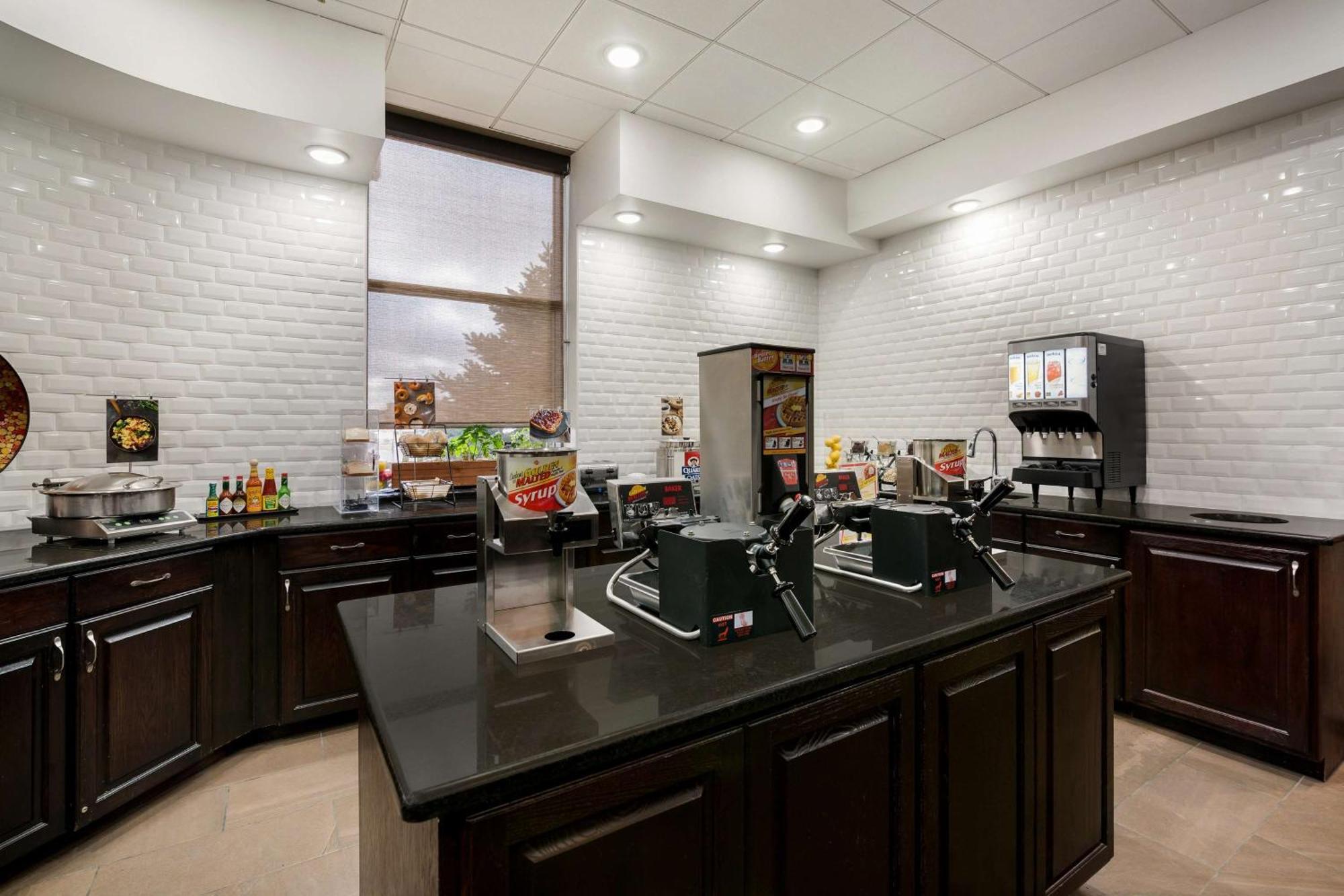 Revel Hotel Minot - Surestay Collection By Best Western Exterior foto