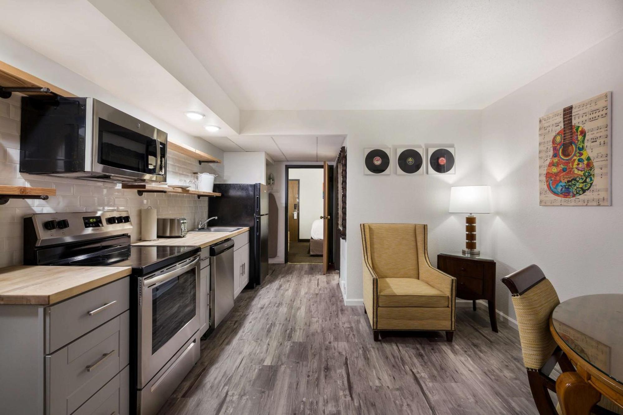 Revel Hotel Minot - Surestay Collection By Best Western Exterior foto